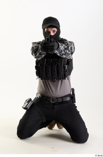 Andrew Elliott Kneeling Shooting kneeling shooting whole body 0001.jpg